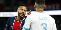 Neymar e Álvaro discutem em partida PSG x Olympique pelo Campeonato Francês   Foto: Gonzalo Fuentes / Reuters