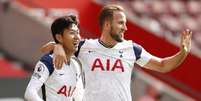 Kane deu assistência para todos os quatro gols de Son (ANDREW BOYERS / POOL / AFP)  Foto: Lance!
