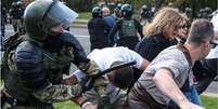 Os protestos em Belarus t&ecirc;m sido duramente reprimidos pelas autoridades  Foto: Getty Images / BBC News Brasil