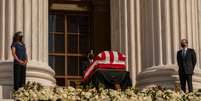 Multidão homenageia Ginsburg na Suprema Corte dos EUA  Foto: Reuters