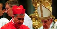 Cardeal Giovanni Angelo Becciu, uma das figuras de maior escalão dentro do Vaticano, renunciou inesperadamente ao seu cargo e título, anunciou a Santa Sé. Mas por quê?  Foto: Reuters / BBC News Brasil