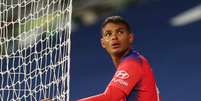 Thiago Silva errou na estreia pelo Chelsea no Campeonato Inglês  Foto: Catherine Ivill  / Reuters