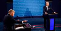Donald Trump e Joe Biden durante debate em Cleveland
29/09/2020 Morry Gash/Pool via REUTERS  Foto: Reuters