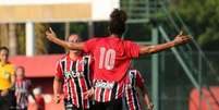 Jogadoras do Tricolor comemoram o gol marcado por Duda (Igor Amorim/saopaulofc.net)  Foto: Lance!