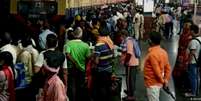 Estação de trem na Índia: maioria das mortes por covid-19 foi em cidades, mas pandemia se espalha para interior  Foto: DW / Deutsche Welle