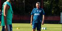 O técnico Domènec Torrent durante atividade no Ninho do Urubu (Foto: Alexandre Vidal / Flamengo)  Foto: LANCE!