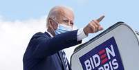 Joe Biden embarca no aeroporto de New Castle, Delaware, para evento na Pensilvânia
06/10/2020 REUTERS/Kevin Lamarque  Foto: Reuters