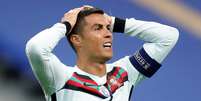Cristiano Ronaldo lamenta lance durante jogo de Portugal contra a França
11/10/2020
REUTERS/Gonzalo Fuentes/File Photo  Foto: Reuters