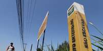 Dutos de combustíveis da Petrobras na região de Duque de Caxias (RJ). "Duto enterrado, não escavar", avisa a placa. 17 de setembro de 2019. . REUTERS/Sergio Moraes  Foto: Reuters