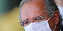Ministro da Economia, Paulo Guedes, fala a rep&oacute;rteres em frente ao Pal&aacute;cio da Alvorada
28/09/2020
REUTERS/Adriano Machado  Foto: Reuters