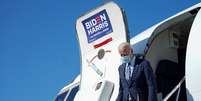 Candidato democrata à Presidência dos EUA, Joe Biden, desembarca de avião de campanha em Maryland
06/10/2020
REUTERS/Kevin Lamarque  Foto: Reuters