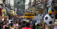 Pessoas caminham em rua de comércio popular no Rio de Janeiro em meio à pandemia de Covid-19
29/06/2020
REUTERS/Lucas Landau  Foto: Reuters