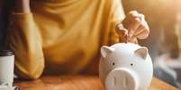 Simpatias para atrair dinheiro e auxiliar sua vida financeira  Foto: Shutterstock / Alto Astral
