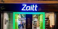 A loja autônoma da Zaitt funciona no esquema &#034;scan and go&#034;, em que o consumidor precisa ler códigos QR para entrar no mercado e comprar produtos  Foto: Zaitt / Divulgação