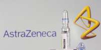 Tubo de ensaio rotulado como de vacina em frente ao logo da AstraZeneca
09/09/2020 REUTERS/Dado Ruvic  Foto: Reuters