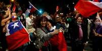 Eleitores comemoram resultado do plebiscito que decidiu mudar Carta Magna  Foto: Reuters / BBC News Brasil