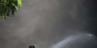 Bombeiro combate incêndio em hospital no Rio de Janeiro
27/10/2020
REUTERS/Ricardo Moraes  Foto: Reuters