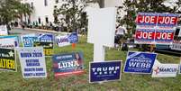 Cartazes de campanha perto de local de votação em Largo, na Flórida
21/10/2020
REUTERS/Octavio Jones  Foto: Reuters