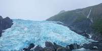 Milhões de toneladas de rocha e gelo podem deslizar para o oceano, produzindo tsunamis, em partes do Alasca  Foto: Getty Images / BBC News Brasil