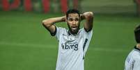 Everaldo lamenta chance perdida pelo Corinthians   Foto: Danilo Fernandes/FramePhoto / Estadão