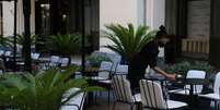 Grécia restringiu o funcionamento de bares e restaurante por causa da pandemia   Foto: Costas Baltas / Reuters