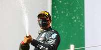 A festa de Lewis Hamilton, o vencedor do GP da Em&iacute;lia-Romanha   Foto: Mercedes / Grande Pr&ecirc;mio
