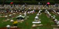 Brasil tem média móvel diária de 324 mortes por covid-19  Foto: Reuters