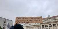 Protesto nas ruas de Lisboa contra medidas do governo no combate ao coronavírus  Foto: Catarina Demony / Reuters