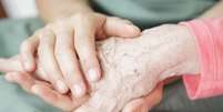 Simpatias para proteger idosos: 6 rituais para fortalecer sua saúde  Foto: Shutterstock / Alto Astral