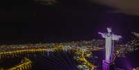 No Rio de Janeiro, o Cristo Redentor foi o ponto turístico escolhido para o show de laser  Foto: Alisson Demetrio