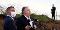 Secret&aacute;rio de Estado dos EUA, Mike Pompeo (sem m&aacute;scara), fala ao lado do chanceler israelense, Gabi Ashkenazi, no territ&oacute;rio ocupado das Colinas de Gol&atilde;
19/11/2020
Patrick Semansky/Pool via REUTERS  Foto: Reuters