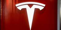 Logo da Tesla em Manhattan
 14/12/2017 REUTERS/Brendan McDermid  Foto: Reuters