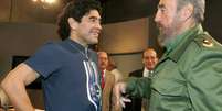 Maradona foi amigo e apoiador do líder cubano Fidel Castro até a morte  Foto: EPA / BBC News Brasil