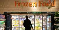 Departamento de alimentos congelados em supermercado em Pequim, China 
11/11/2020
REUTERS/Thomas Peter  Foto: Reuters