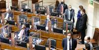 Sessão do Senado do Chile para votar projeto de lei de saque de pensões emValparaiso
26/11/2020 REUTERS/Rodrigo Garrido  Foto: Reuters