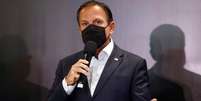 Joao Doria negou ter feitos c&aacute;lculos eleitorais para o an&uacute;ncio de novas medidas contra a covid-19  Foto: Reuters / BBC News Brasil