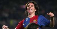 Messi quase deixou o Barcelona em 2006 (Foto: LLUIS GENE / AFP)  Foto: Lance!