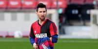 Messi com camisa do  Newell's Old Boys para homenagear Maradona
29/11/2020
REUTERS/Albert Gea  Foto: Reuters