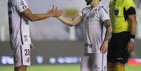 Santos perde da LDU na Vila, mas avança às quartas de final da Libertadores  Foto: Amanda Perobelli / Reuters