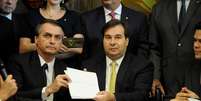 A ação que deve ser julgada pode afetar tanto o presidente Jair Bolsonaro quanto o presidente da câmara, Rodrigo Maia  Foto: Handout/Reuters / BBC News Brasil