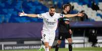 Benzema foi o grande destaque da partida com dois gols anotados (Foto: PIERRE-PHILIPPE MARCOU / AFP)  Foto: Lance!