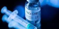 A vacina contra a covid-19 ensina o sistema imunológico a combater a doença  Foto: Getty Images / BBC News Brasil