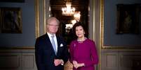 Rei sueco Gustaf e rainha Sílvia no castelo real, em Estocolmo
 3/12/2020  Pontus Lundahl /TT News Agency/via REUTERS        Foto: Reuters