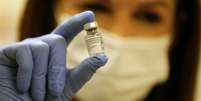 Vacina&ccedil;&atilde;o j&aacute; est&aacute; em andamento em muitos pa&iacute;ses, &agrave; medida que surgem novas muta&ccedil;&otilde;es  Foto: EPA / BBC News Brasil