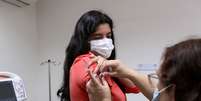Médica participa de testes da CoronaVac, em São Paulo
11/12/2020
REUTERS/Amanda Perobelli  Foto: Reuters
