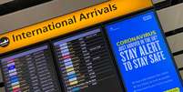 Alerta sobre Covid em painel de voos no aeroporto de Heathrow, em Londres
29/07/2020
REUTERS/Toby Melville/File Photo  Foto: Reuters