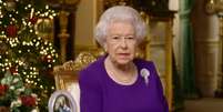 A rainha Elizabeth gravou a mensagem no Castelo de Windsor, onde guarda sua vez de ser vacinada contra a covid-19  Foto: Reprodução / BBC News