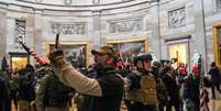 A chegada dos manifestantes obrigou os parlamentares a suspender a sessão  Foto: Getty Images / BBC News Brasil