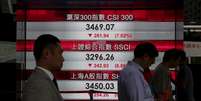 Painel com índices do mercado acionário chinês em Hong Kong.   REUTERS/Bobby Yip  Foto: Reuters