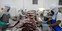Cortes de carne bovina em frigorífico em Santana de Parnaíba (SP) 
19/12/2017
REUTERS/Paulo Whitaker  Foto: Reuters